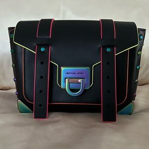 MK Small Manhattan contrast trim